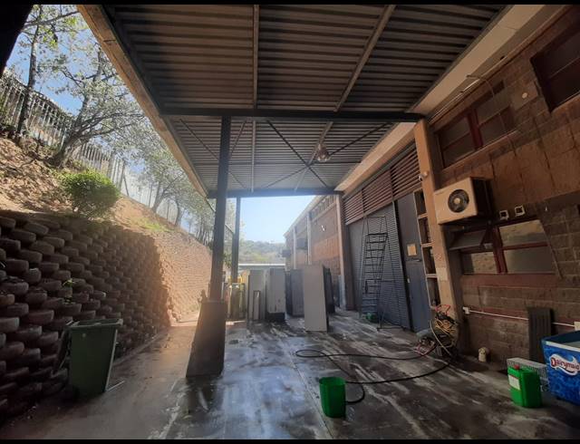 1,140M² WAREHOUSE TO LET IN WESTMEAD